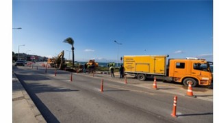 Mithatpaşa Caddesindeki ana boru arızası için İZSU seferber oldu