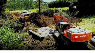 Toramanlarda sulama suyu toprakla buluştu