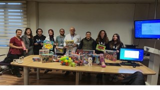 EÜ Tıp Fakültesi Hastanesinde tedavi gören çocuklar için oyuncak bağışı yapıldı