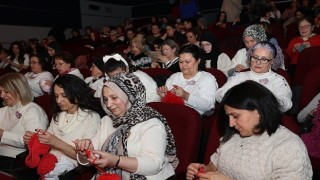 Nilüferde kadınlar iyilik için ilmek attılar