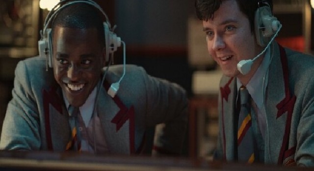 Netflix, Sex Education’ın üçüncü sezonundan ilk kareleri paylaştı