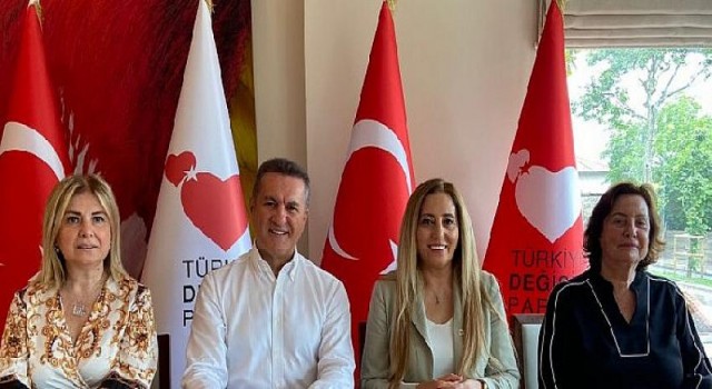 Türkiye Değişim Partisi Genel Başkanı Mustafa Sarıgül, babalar gününe özel bir basın açıklamasında bulundu.