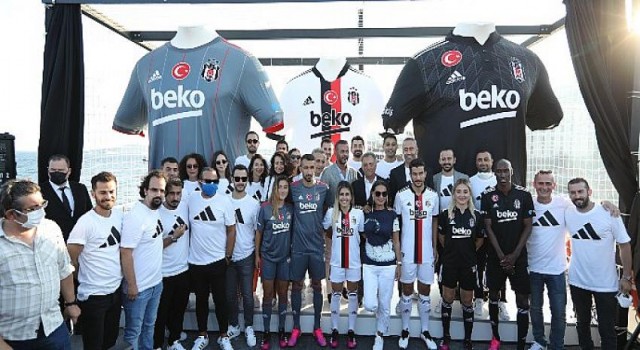 adidas, Beşiktaş’ın 2021-2022 sezonu formalarını “Beşiktaş Sensin” diyerek taraftarlarla buluşturdu