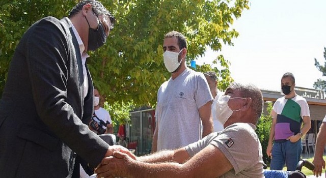 Aliağa’da Mülki Erkan ve Vatandaşlar Engelsiz Kafe’de Bayramlaştı