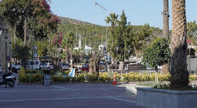 Başkan Oran, “Çeşmemiz’e yakışır bir meydan yaptık!”