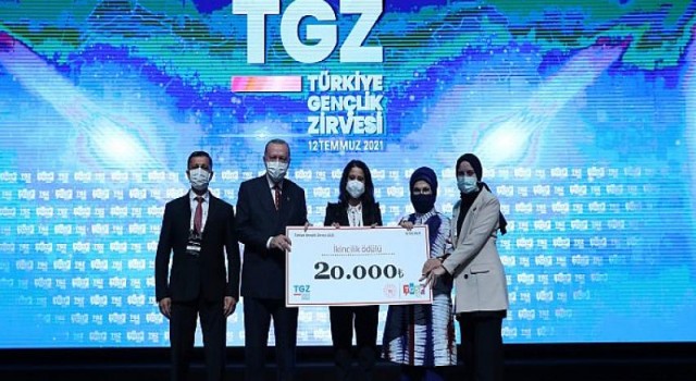 Bu yıl ikincisi düzenlenen Türkiye Gençlik Zirvesi Beştepe Kongre ve Kültür Merkezi’nde gerçekleşti