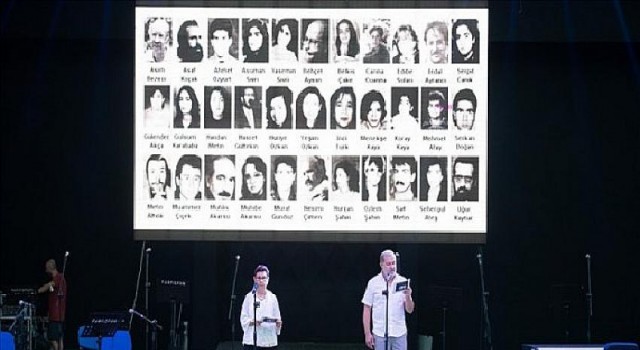 İzmir Büyükşehir Belediyesi Sivas’ta katledilen aydınları andı