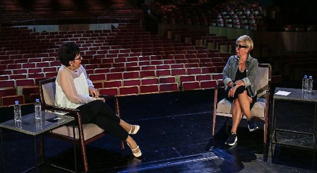 “Sahne Tozu Yutanlar”ın yeni bölümünde bu hafta Ayşe Erbulak ve Süeda Çil’in keyifli sohbetine konuk oluyoruz.