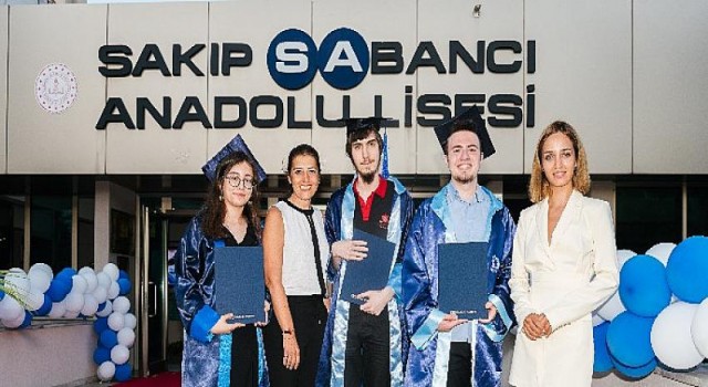 Sakıp Sabancı Anadolu Lisesi’nin başarılı öğrencileri ödüllendirildi!