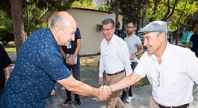 Başkan Soyer Bayraklı’da deprem sonrası süreçle ilgili bilgi aldı