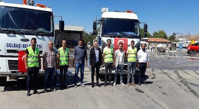 Gölbaşı Belediyesi ekipleri yangınla mücadeleye devam ediyor