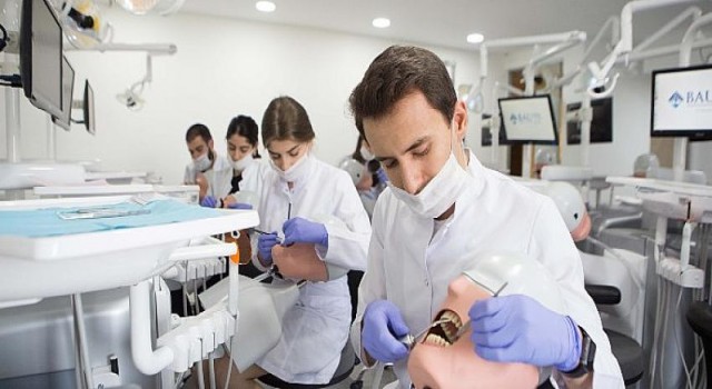 Küresel diş hekimliği uygulamalarını yerinde gözlemleyecekler