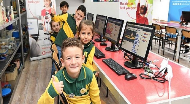 “Yarını Kodlayanlar” 5 yılda 185 bini aşkın çocuğa ulaştı