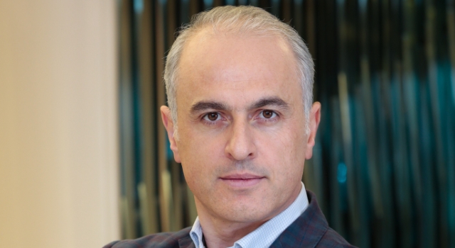 CEP TELEFONUNUN YANLIŞ KULLANIMI BOYUN AĞRISI SEBEBİ