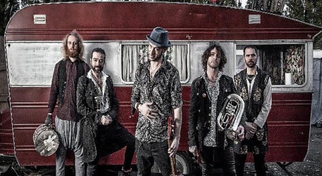 Göçebe ruhlarını müziklerine yansıtan Fransız “La Caravane Passe” grubu Yapı Kredi bomontiada’da