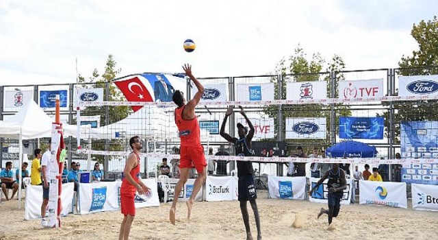 Plaj Voleybolu Turnuvasında Ödüller Sahiplerini Buldu
