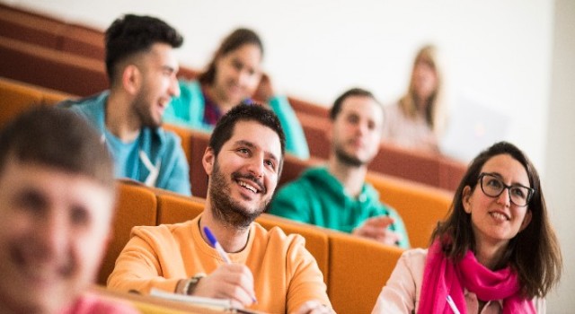 Birleşik Krallık’ta eğitim almak isteyen öğrenciler, 11 Ekim-3 Kasım arasında 30 üniversite ile birebir görüşme imkanı elde ediyor