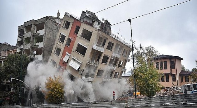 Bursa’da Binalar Yıkılıyor, Tarih Gün Yüzüne Çıkıyor