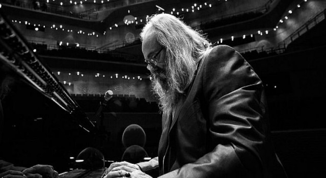 Efsanevi kompozitör ve piyanist Lubomyr Melnyk, 16 Ekim’de Zorlu PSM’de