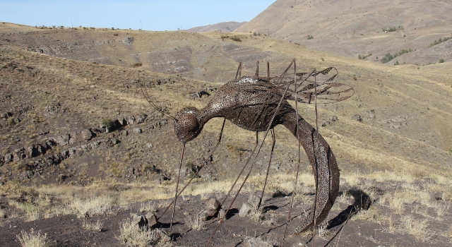 Kıraç bir tepeden tarihi bir tersaneye: