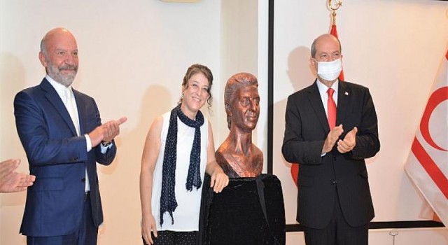 KKTC Cumhurbaşkanı Ersin Tatar, Yakın Doğu Üniversitesi Diş Hekimliği Fakültesi Sergi Salonu’nda “Doğa Yansımaları” adlı sergiyi ziyarete açtı