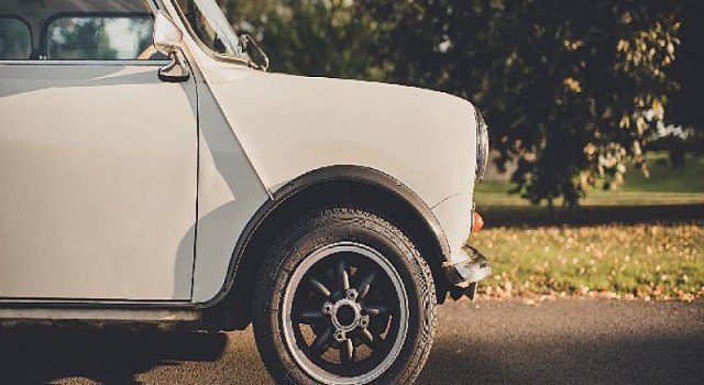 Pirelli Klasik Mini koleksiyoncuları için yeni bir lastik üretti