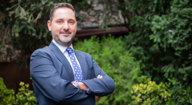 Sevdiklerini üzmemek için ameliyattan sonra 12 saat araba kullandı