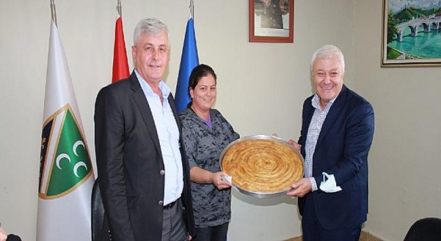 Tuncay Özkan’dan İzmir Bosna Sancak Derneği’ne Ziyaret