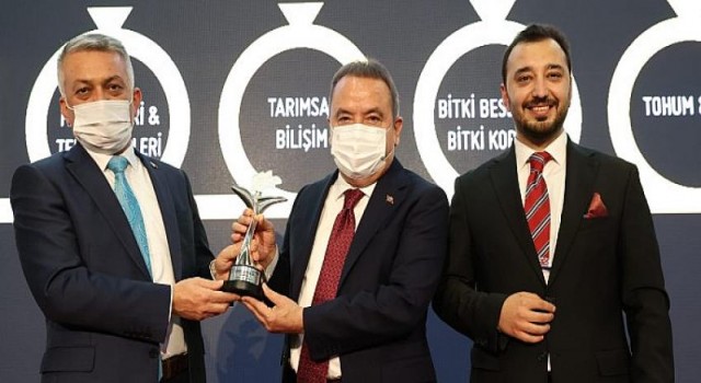 Büyükşehir Belediyesi Dijital Tarım Projesi ile ödül aldı