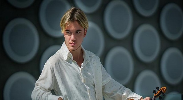 1 Gecede 8 Mevsim: Ödüllü Genç Keman Virtüozu Yury Revich 19 Aralık’ta CRR’de