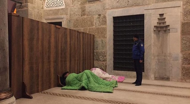 Başkan Büyükakın, ’’Sokakta kalan birisini görürseniz bizi arayın’’