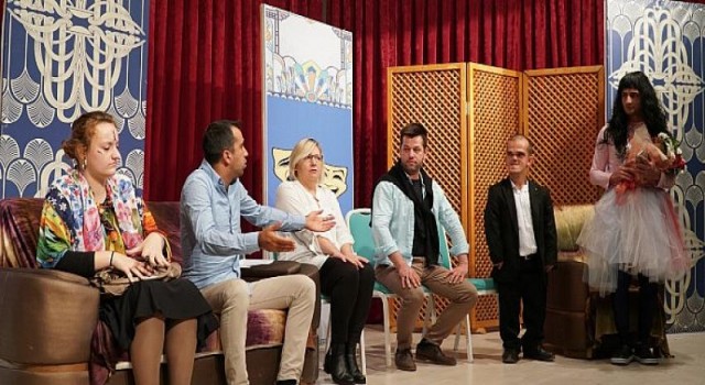 Gündüz işyerlerinin gece sahnenin tozunu attırıyorlar