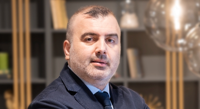 Kelebek Mobilya eğitim kursu ile sektöre personel yetiştiriyor