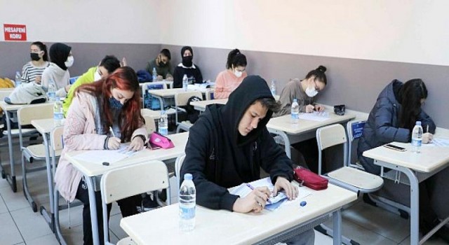 Aydın Büyükşehir Belediyesi Öğrenciler İçin Ücretsiz Deneme Sınavı Düzenledi