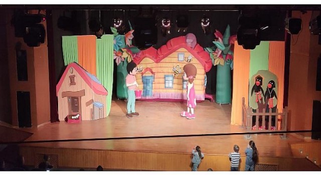 Niloya ve Arkadaşları Şehrine Geliyor