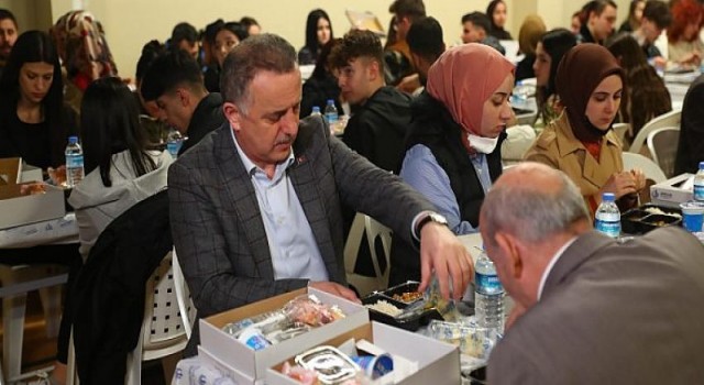 Başkan Çağırıcı öğrencilerle iftar yaptı