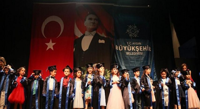 Aydın Büyükşehir Belediyesi’nin Çocuk Gelişim Merkezleri İlk Mezunlarını Verdi