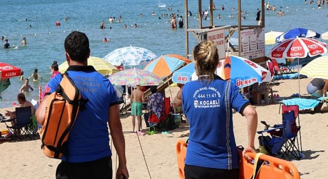 Mavi bayraklı plajlarda Büyükşehir’den ilkyardım timi