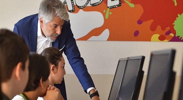 Vodafone, Elektronik Atıkları Bursalı Çocuklar İçin Kodlama Sınıfına Dönüştürdü