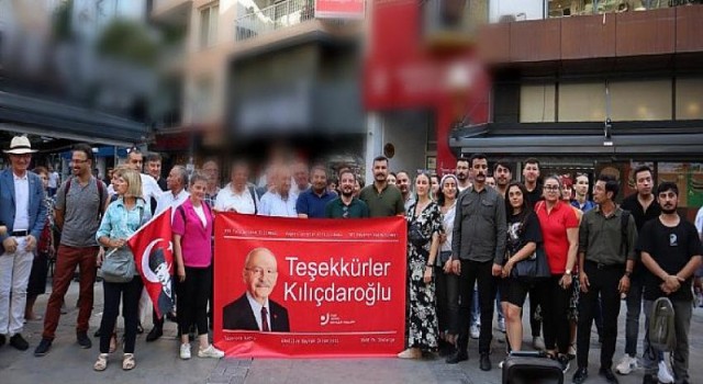 CHP Konak Gençlik kolları KYK borçlarındaki faizin kaldırılmasında öncü olan Kemal Kılıçdaroğlu’na teşekkür etti.