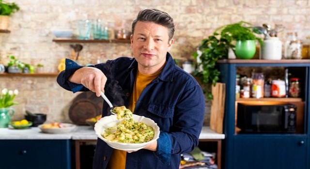 “Jamie Oliver ile Bütçe Dostu Yemekler” yeni bölümleriyle 24Kitchen ekranlarında!