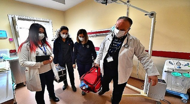 Eşrefpaşa Hastanesi;nin evde bakım ekipleri 18 bin kişiye derman oldu