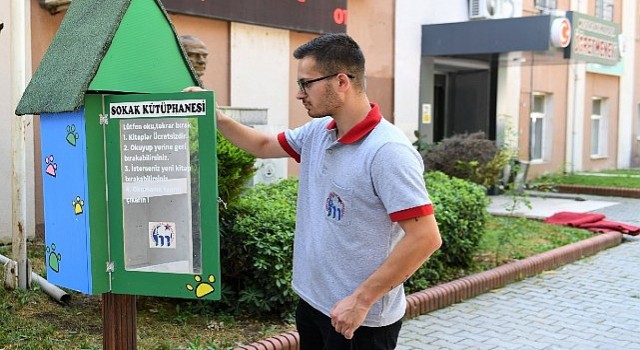 Geri Dönüşüm sokak kütüphanesi