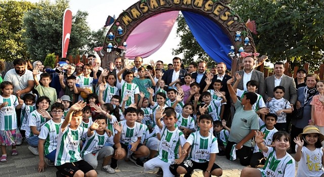 Hayallerindeki kahramanları gören çocuklar bu parka hayran kaldı