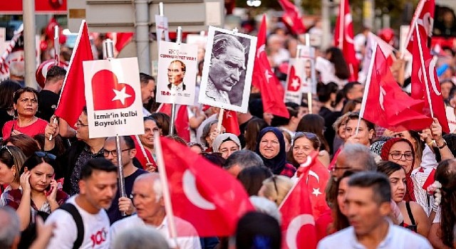 Bayraklıdan 10 bin kişilik kortej!