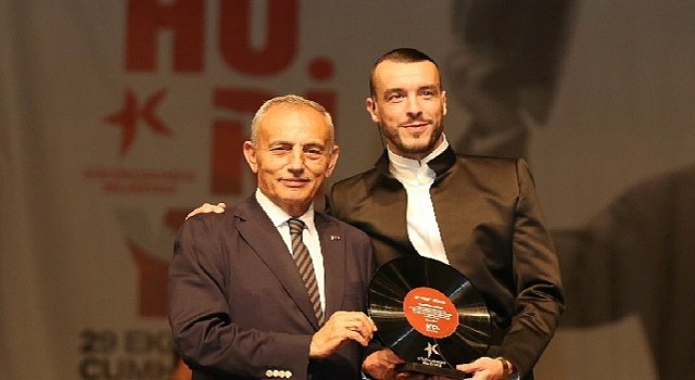 Küçükçekmecede 100. yıl konserinde Cem Adrian sahne aldı