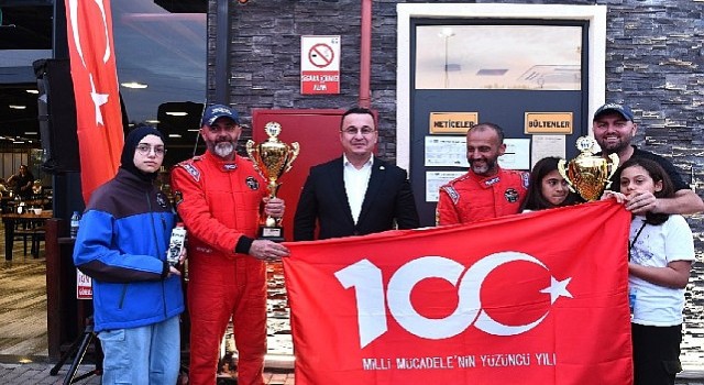 Mustafakemalpaşada tarihi kalabalık cumhuriyet coşkusu