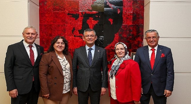 Başkan Topaloğlu, CHP Genel Başkanı Özgür Özel'i ziyaret etti