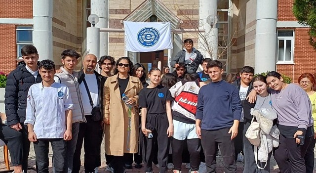 Ege Üniversitesi İstihdam ve Kariyer Günlerinde öğrenciler turizmcilerle buluştu