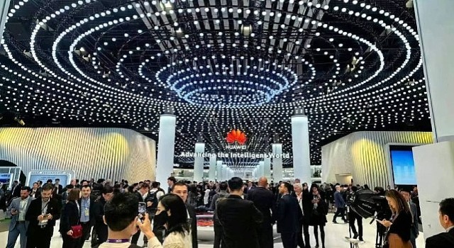 Huawei modaya yön veren ürünlerini Mobil Dünya Kongresi 2024te tanıttı